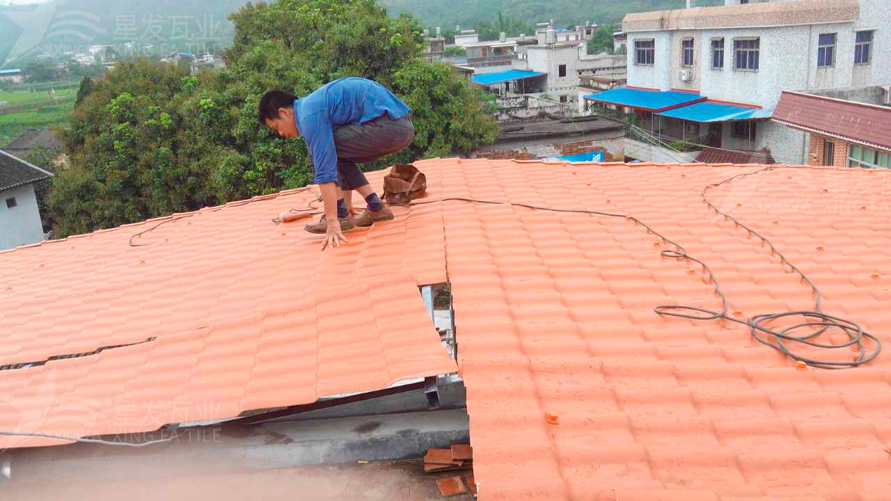 毕节屋顶铺设安装合成树脂瓦时，牢牢记住这3点，就不怕屋顶出问题！